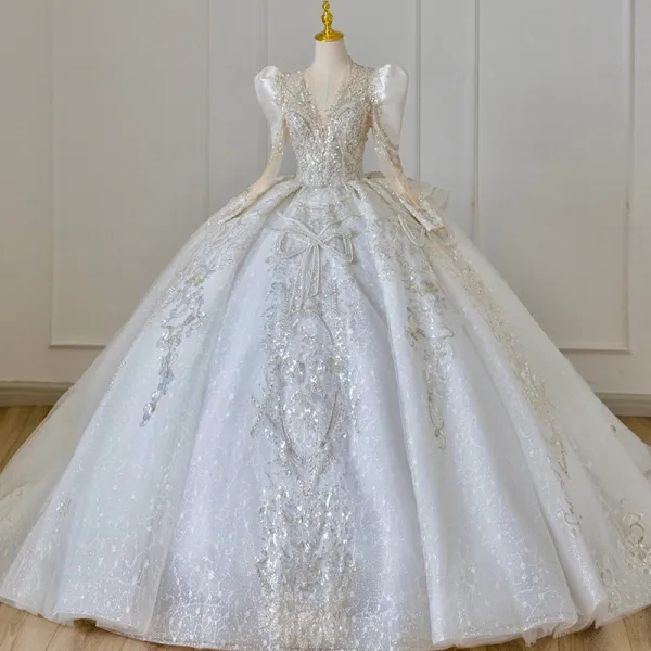 Charmant Blanche Perlage Perle Paillettes Noeud Tomber Hiver Robe De Mariée 2024 Robe Boule V-Cou Manches Longues Dos Nu Chapel Train Mariage