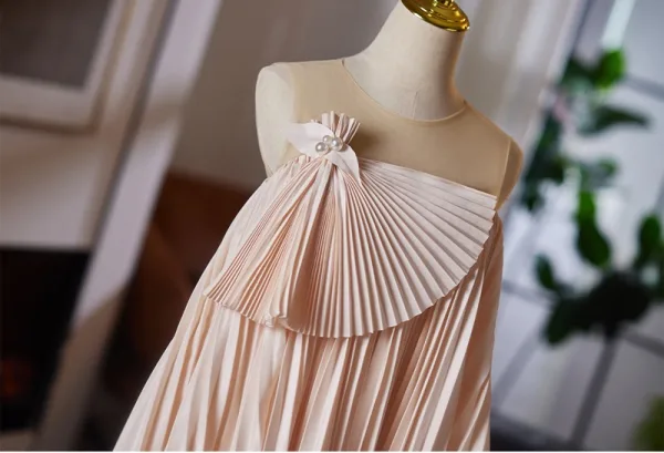 Fashion Blushing Pink Bow Sash Prom Dresses 2025 A-Line / Princess Scoop Neck Sleeveless Backless Sweep Train Formal Dresses