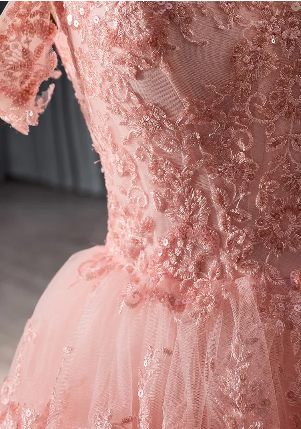 Haut de Gamme Rougissant Rose En Dentelle Fleur Paillettes Volants en Cascade Robe De Bal 2024 Robe Boule De l'épaule Manches Courtes Dos Nu Train De Balayage Promo Robe De Ceremonie
