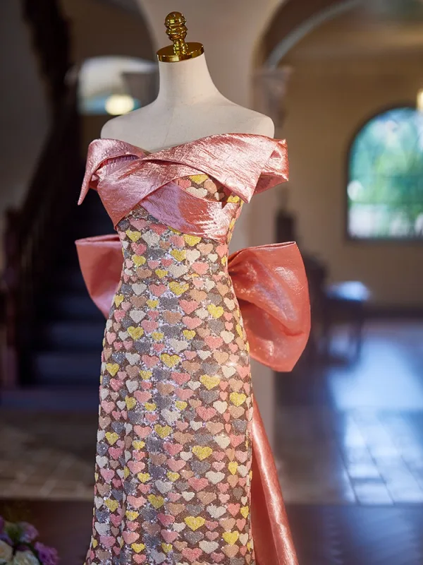 Charmant Rose Bonbon Forme de coeur Paillettes Robe De Bal 2024 Trompette / Sirène De l'épaule Sans Manches Dos Nu Noeud Train De Balayage Satin Promo Robe De Ceremonie