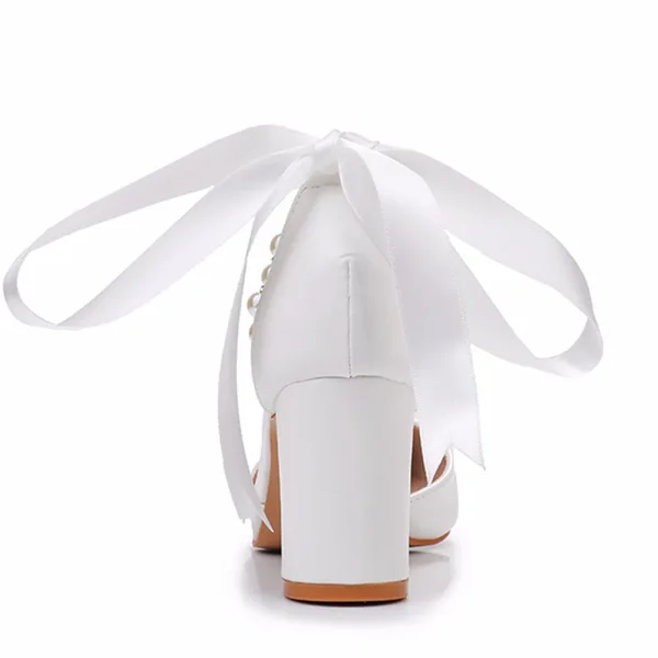 Schöne Weiß Perle Knöchelriemen Schleife Brautschuhe 2024 7 cm Thick Heels Spitzschuh Hochzeit Pumps Hochhackige