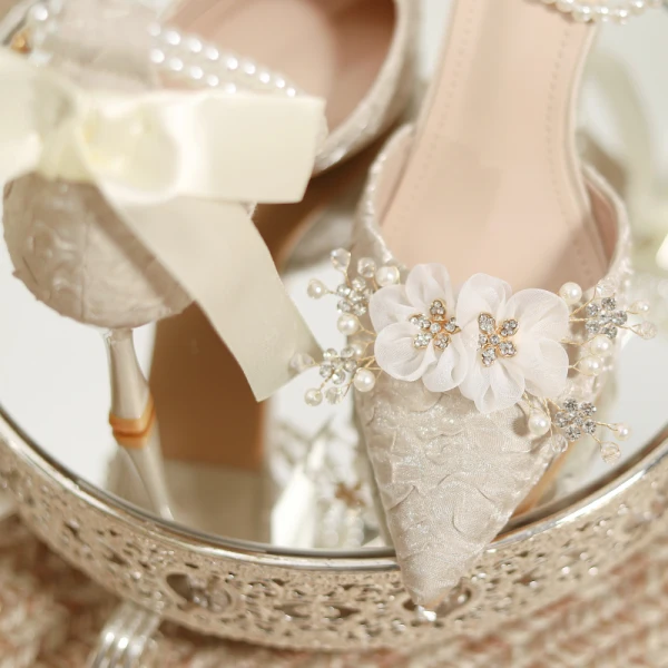 Elegant White Pearl Rhinestone Appliques Wedding Shoes 2024 8 cm Stiletto Heels Pointed Toe Wedding Sandals High Heels