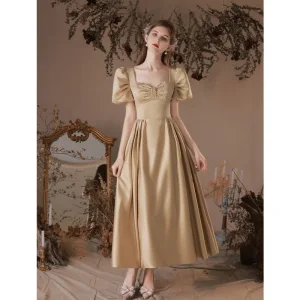 Chic Belle Champagne Doré Perle De Retour Robe De Graduation 2023 Princesse Satin Encolure Carrée Gonflée Manches Courtes Longue Robe De Graduation