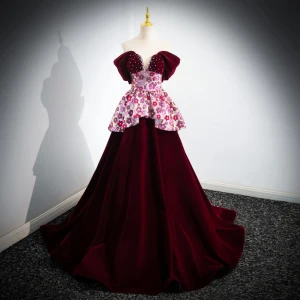 Élégant Bordeaux Perlage Perle Paillettes Fleur Robe De Bal 2024 Velours Robe Boule De L Épaule Manches Courtes Dos Nu Train De Balayage Promo Robe De Ceremonie