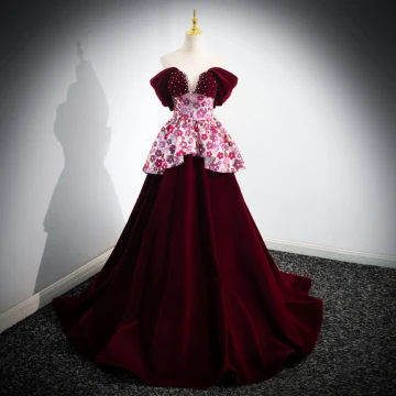 Elegante Bordeaux Kralen Parel Pailletten Bloem Galajurken 2024 Flueel Baljurk Uit De Schouder Korte Mouwen Ruglooze Sweep Trein Gala Gelegenheid Jurken