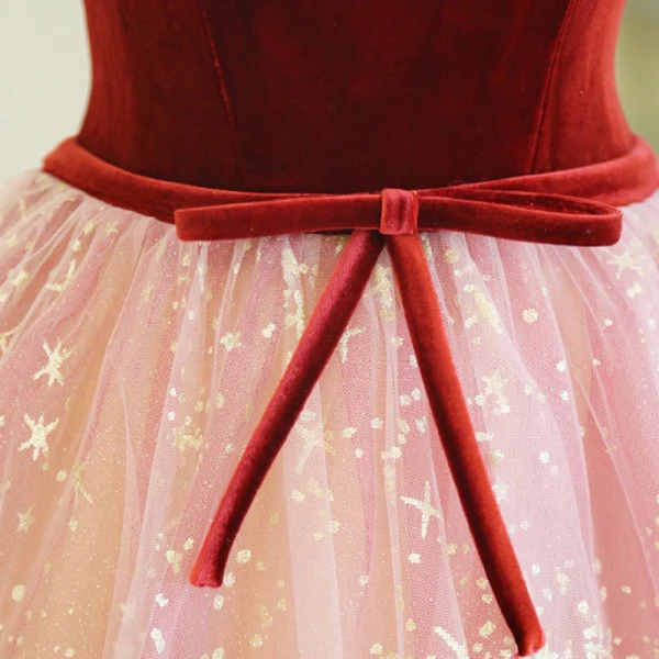 Élégant Bordeaux Paillettes Robe De Bal 2023 Princesse Bretelles Spaghetti Gonflée Manches Courtes Noeud Ceinture Dos Nu Longue Robe De Ceremonie