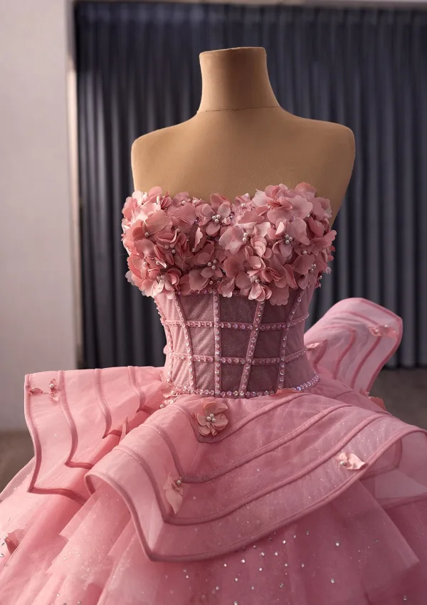 Luxury / Gorgeous Blushing Pink Handmade  Appliques Sequins Pearl Cascading Ruffles Prom Dresses 2026 Ball Gown Strapless Sleeveless Backless Chapel Train Prom Formal Dresses