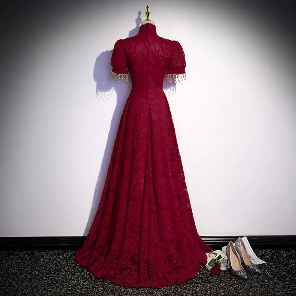 Chinese style Burgundy Pearl Rhinestone Lace Flower Evening Dresses 2022 A-Line / Princess High Neck Short Sleeve Floor-Length / Long Evening Party Formal Dresses