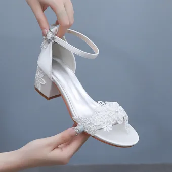 Elegant Hvit Blonder Blomst Brudesko 2024 Bryllup Ankelstropp 5 Cm Tykk Hæler Peep Toe Sandaler Høyhælte