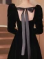 Elegante Schwarz Wildleder Abendkleider 2023 A Linie Eckiger Ausschnitt Strass Rückenfreies Schleife Lange Ärmel Lange Ball Festliche Kleider