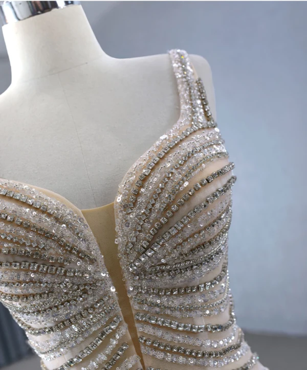 Luxe Scintillantes Champagne Fait main Perlage Faux Diamant Paillettes Robe De Mariée 2024 Trompette / Sirène Bretelles Spaghetti Sans Manches Dos Nu Chapel Train Mariage