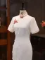 Vintage Weiß Seide Wadenlang Gespaltete Front Cheongsam 2026 Meerjungfrau Stehkragen Kurze Ärmel