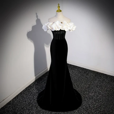 Sexy Schwarz Abendkleider 2023 Meerjungfrau Rüschen Off Shoulder Ärmellos Rückenfreies Sweep / Pinsel Zug Abend Festliche Kleider