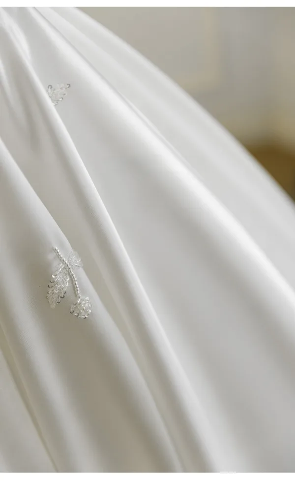 Vintage High End Weiß Handgefertigt Perlenstickerei Pailletten Satin Brautkleider / Hochzeitskleider 2026 A Linie Bandeau Ärmellos Rückenfreies Lange