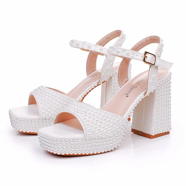 Élégant Blanche Perle Chaussure De Mariée 2025 9 cm Talons Épais Peep Toes / Bout Ouvert Mariage Sandales Talons Hauts