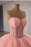 High End Pink Perlenstickerei Fallende Rüsche Brautkleider / Hochzeitskleider 2025 Ballkleid Bandeau Ärmellos Rückenfreies Kapelle-Schleppe Hochzeit