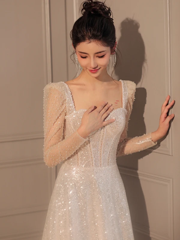 Glitzernden Leichtes Ivory / Creme Perlenstickerei Perle Brautkleider / Hochzeitskleider 2024 A Linie Eckiger Ausschnitt Lange Ärmel Rückenfreies Sweep / Pinsel Zug Hochzeit