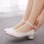 Élégant Blanche En Dentelle Fleur Chaussure De Mariée 2022 Bride Cheville 3 cm Talons Épais Talon Bas À Bout Rond Mariage Talons Hauts