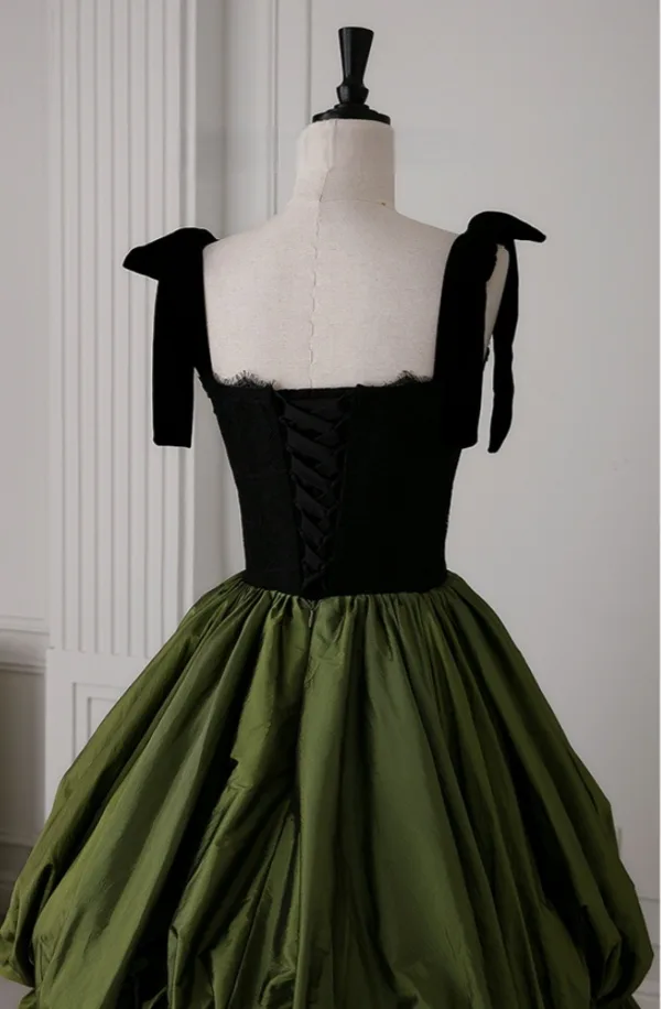 Vintage / Originale Vert Foncé Volants en Cascade Robe De Bal 2025 Robe Boule Encolure Carrée Sans Manches Dos Nu Train De Balayage Robe De Ceremonie