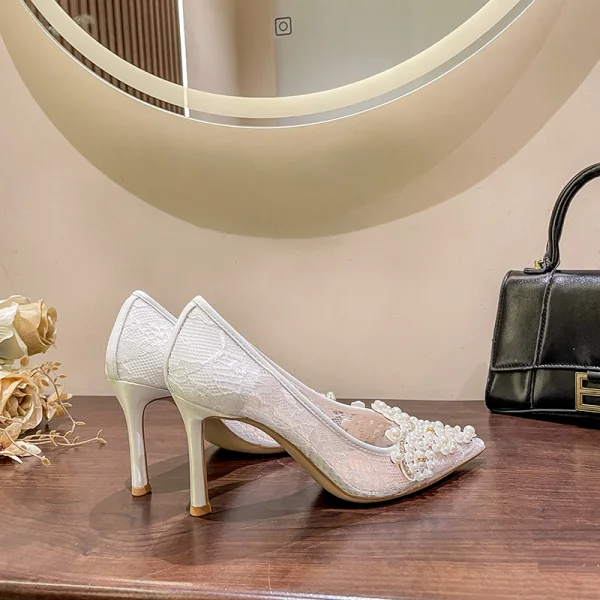 Élégant Blanche En Dentelle Faux Diamant Chaussure De Mariée 2024 Cuir 8 cm Talons Aiguilles À Bout Pointu Mariage Escarpins Talons Hauts