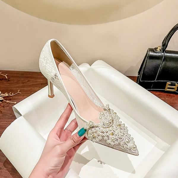 Élégant Blanche En Dentelle Faux Diamant Chaussure De Mariée 2024 Cuir 8 cm Talons Aiguilles À Bout Pointu Mariage Escarpins Talons Hauts