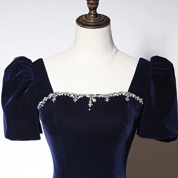 Élégant Bleu Marine Daim Robe De Bal 2023 Princesse Encolure Carrée Faux Diamant Manches Courtes Dos Nu Noeud Longue Promo Robe De Ceremonie