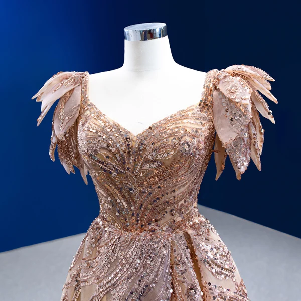Luxe Scintillantes Doré Fait main Perlage Paillettes Robe De Bal 2022 Princesse Encolure Carrée Manches Courtes Dos Nu Train De Balayage Promo Robe De Ceremonie