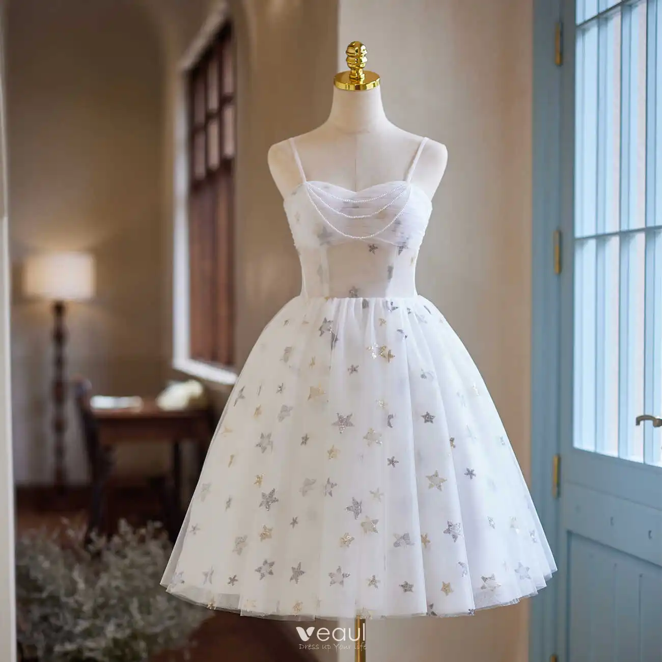 Modest / Simple White Pearl Sequins Homecoming Graduation Dresses 2024  Spaghetti Straps Sleeveless Backless Short Formal Dresses