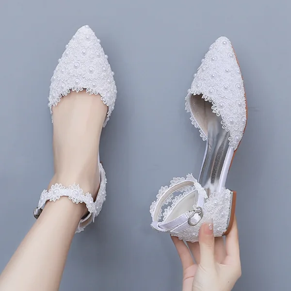 Simple Blanche Perle En Dentelle Fleur Plate Chaussure De Mariée 2024 À Bout Pointu Mariage Talons