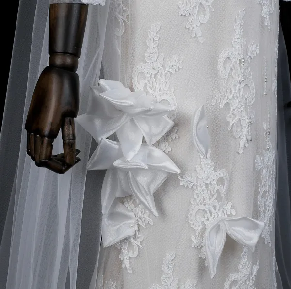 Haut de Gamme Blanche Noeud En Dentelle Fleur Perle Robe De Soirée 2026 Trompette / Sirène De l'épaule Manches Courtes Dos Nu Train De Balayage Soirée Robe De Ceremonie