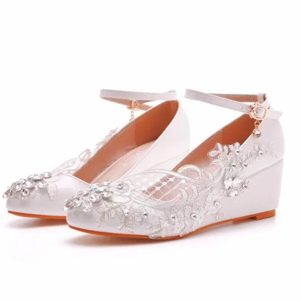 Élégant Blanche Faux Diamant En Dentelle Fleur Chaussure De Mariée 2023 5 cm Compensées À Bout Pointu Mariage Talons