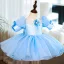 Mode Bleu Ciel Anniversaire Courte Robe Ceremonie Fille 2022 Robe Boule Encolure Dégagée Gonflée Manches Courtes Perle Noeud Robe Ceremonie Fille
