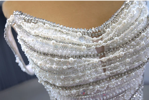 Luxe Blanche Fait main Perlage Perle Faux Diamant Paillettes Robe De Mariée 2024 Trompette / Sirène Bustier Sans Manches Dos Nu Train De Balayage Mariage