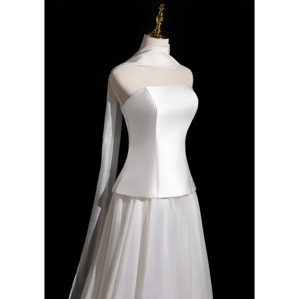 Modest / Simple Ivory Satin Wedding Dresses 2026 A-Line / Princess Strapless Sleeveless Backless Sweep Train