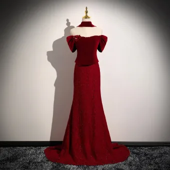 Élégant Bordeaux Velours Robe De Bal 2026 Trompette Sirène De L Épaule Manches Courtes Dos Nu Train De Balayage Robe De Ceremonie