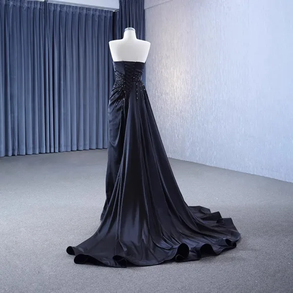 Haut de Gamme Noire Fait main Perlage Robe De Soirée 2023 Trompette / Sirène Bustier Sans Manches Dos Nu Train De Balayage Robe De Ceremonie