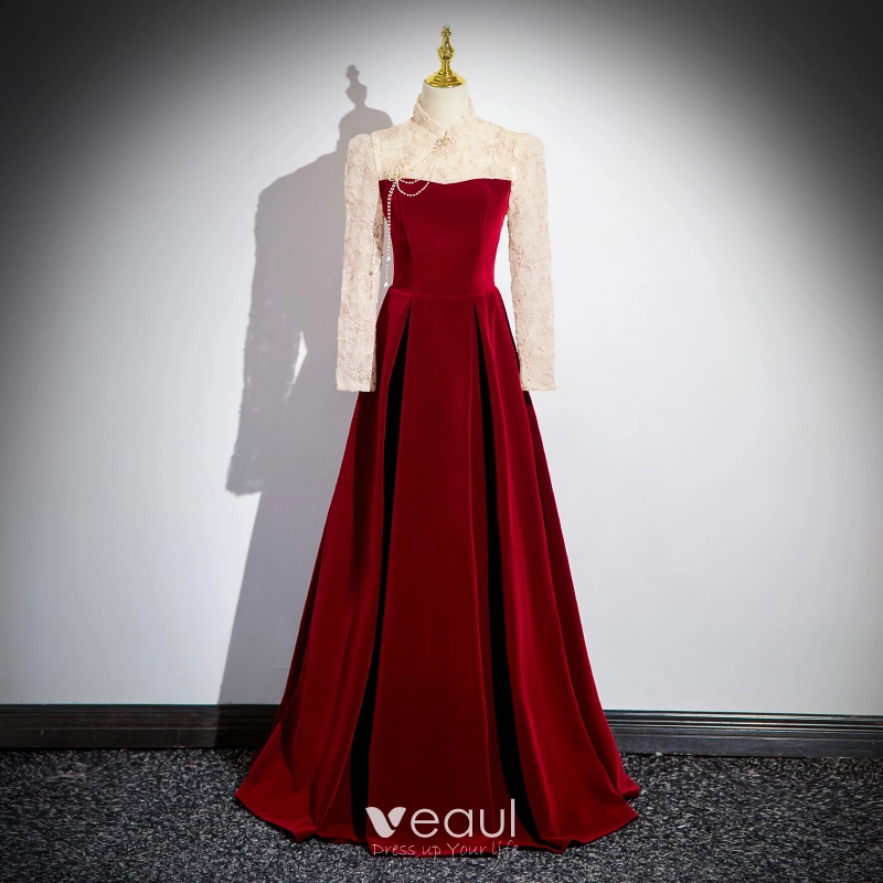 Elegant Burgundy Beading Pearl Lace Flower Velvet Prom Dresses 2024 A-Line  / Princess High Neck Long Sleeve Backless Floor-Length / Long Prom Formal  Dresses