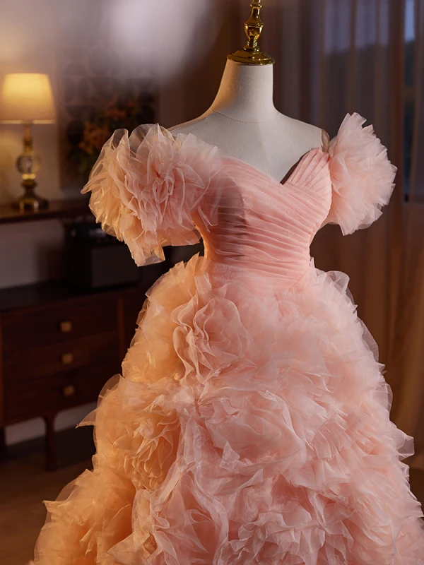 Charmant Rougissant Rose Volants en Cascade Robe De Bal 2024 Princesse De l'épaule Manches Courtes Dos Nu Train De Balayage Promo Robe De Ceremonie