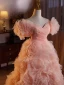 Charmant Rougissant Rose Volants en Cascade Robe De Bal 2024 Princesse De l'épaule Manches Courtes Dos Nu Train De Balayage Promo Robe De Ceremonie