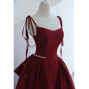 Charmant Bordeaux Robe De Soirée 2023 Princesse Bretelles Spaghetti Sans Manches Dos Nu Noeud Perle Ceinture Longue Soirée Robe De Ceremonie