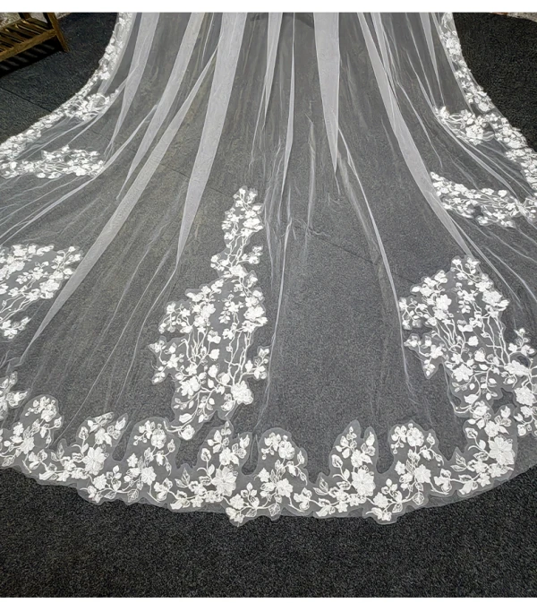 Charming White Pearl Lace Flower Wedding Veils 2024 Tulle