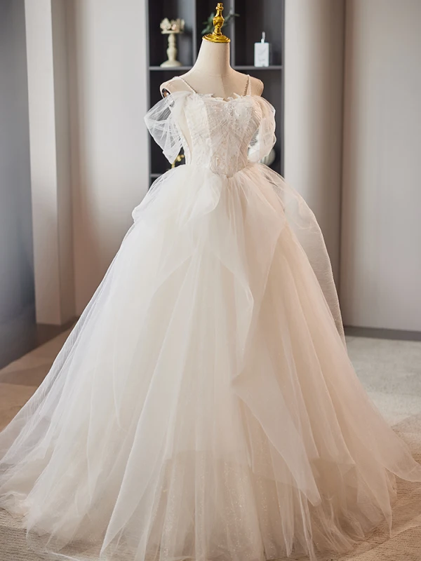 Western Weiß Perlenstickerei Perle Spitze Blumen Fallende Rüsche Brautkleider / Hochzeitskleider 2024 Ballkleid Spaghettiträger Kurze Ärmel Rückenfreies Sweep / Pinsel Zug Hochzeit