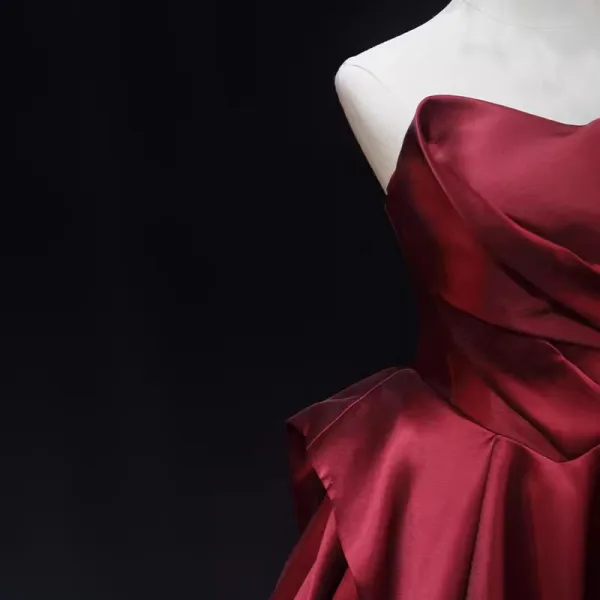 Vintage / Retro Burgundy Prom Dresses 2024 Ball Gown Strapless Sleeveless Backless Sweep Train Prom Formal Dresses