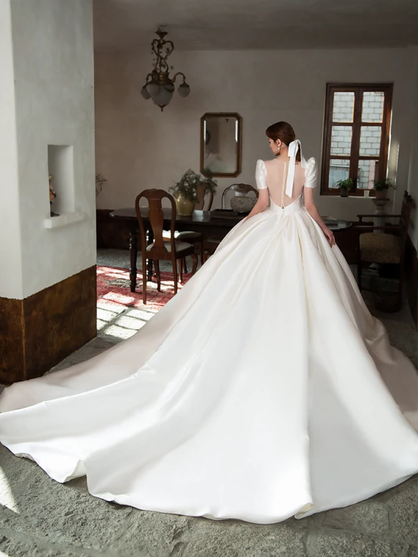 Vintage / Retro Modest / Simple Ivory Satin Wedding Dresses 2022 Ball Gown Scoop Neck Puffy Short Sleeve Pearl Royal Train Wedding