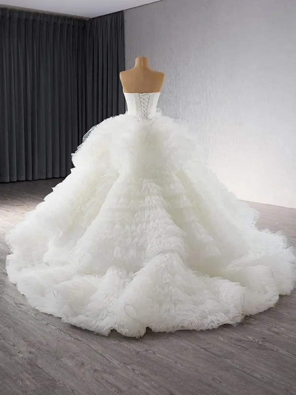 Luxury / Gorgeous White Cascading Ruffles Wedding Dresses 2024 Ball Gown Strapless Sleeveless Backless Court Train Wedding