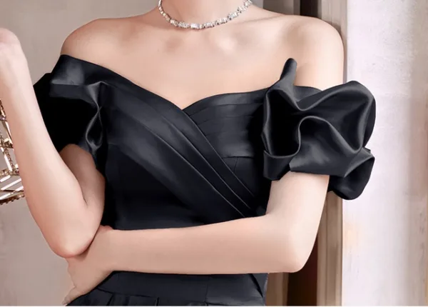 Audrey Hepburn Style Black Satin Prom Dresses 2025 A-Line / Princess Off-The-Shoulder Short Sleeve Backless Floor-Length / Long Prom Formal Dresses