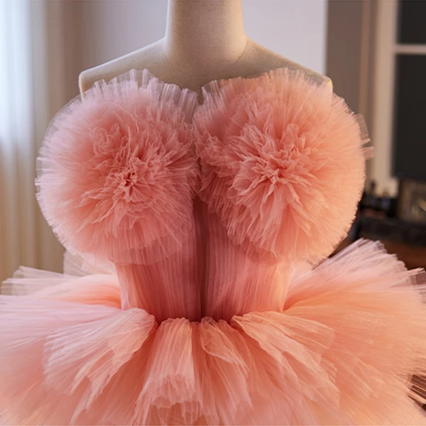 Charmant Champagner Fallende Rüsche Ballkleider 2023 Gekreuzte Träger Ballkleid Bandeau Ärmellos Rückenfreies Hof-Schleppe Ball Festliche Kleider