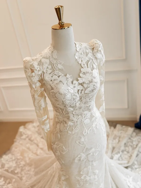 Luxury / Gorgeous Champagne Handmade Sequins Lace Flower Chapel Train Wedding Dresses 2026 Trumpet / Mermaid V-Neck Long Sleeve