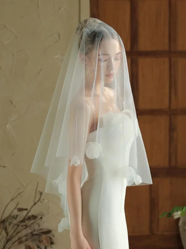 Elegant White Appliques Tulle Wedding Veils 2025