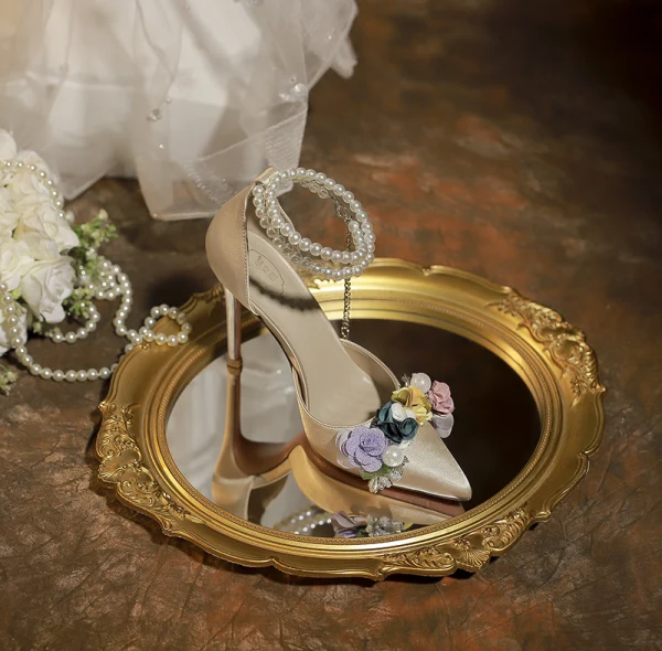 Elegant Champagne Satin Appliques Pearl Ankle Strap Wedding Shoes 2023 10 cm Stiletto Heels Pointed Toe Wedding High Heels